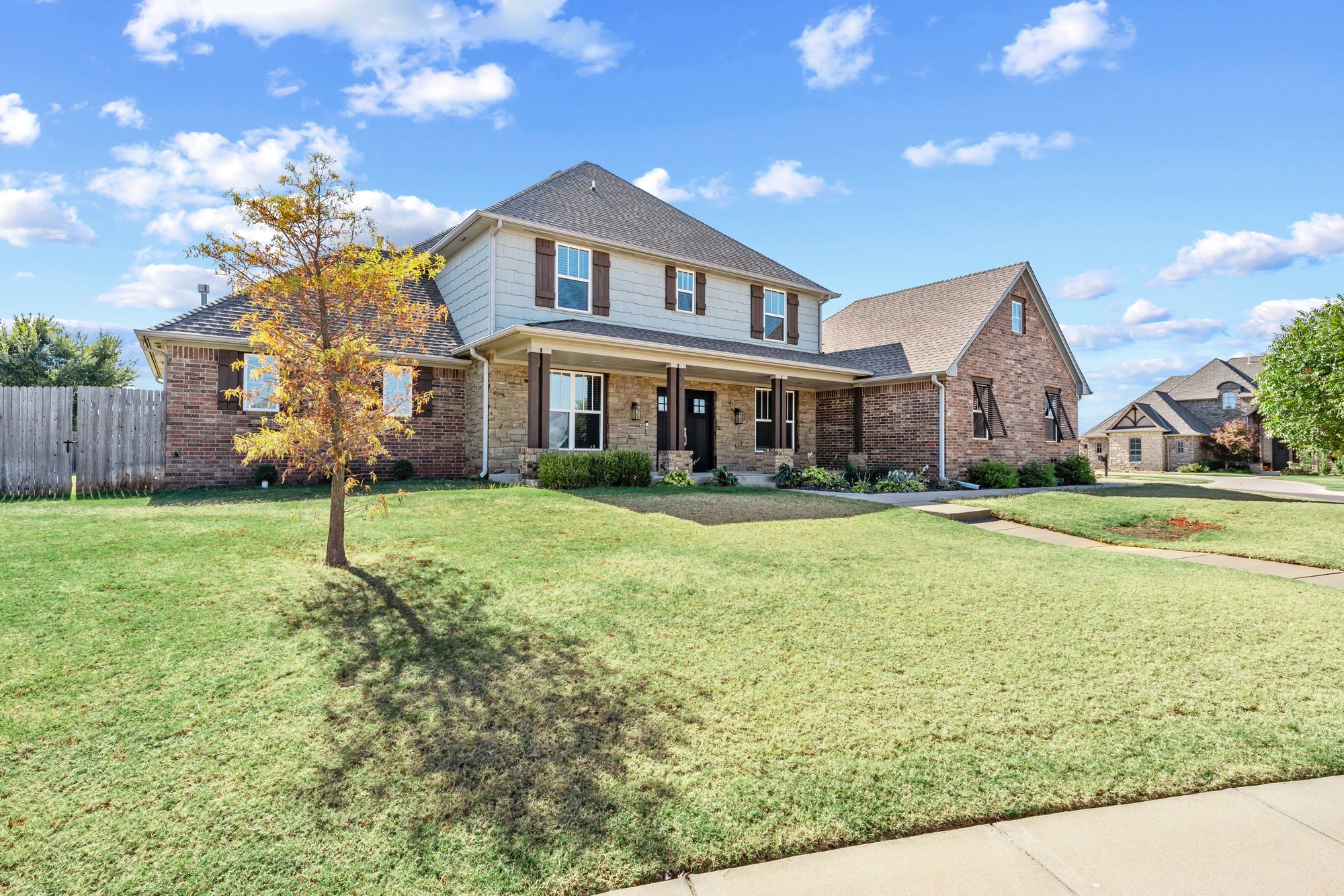 Located in a prime area of Edmond, you’ll enjoy quick access to excellent shopping, dining, and recreation. Plus, it’s in a top-rated school district, making this home ideal for families. With its unbeatable location, stunning design, and desirable neighborhood, 440 Newport Bridge Dr won’t stay on the market for long!

https://www.sevensphotography.com